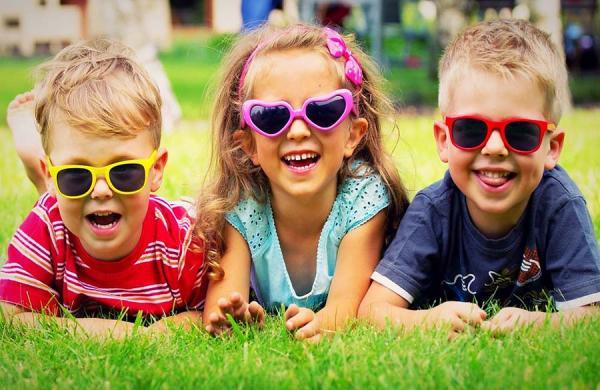 هر آنچه باید درباره خرید عینک آفتابی برای بچه ها بدانید
